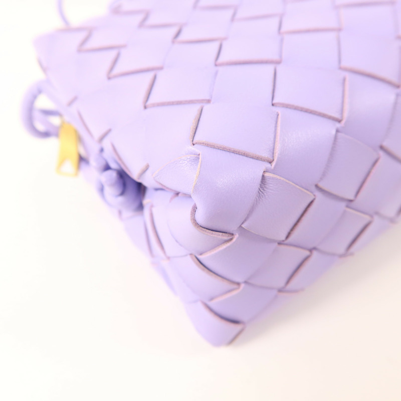 BOTTEGA VENETA 羊皮皮革Mini Loop金扣肩背袋-11