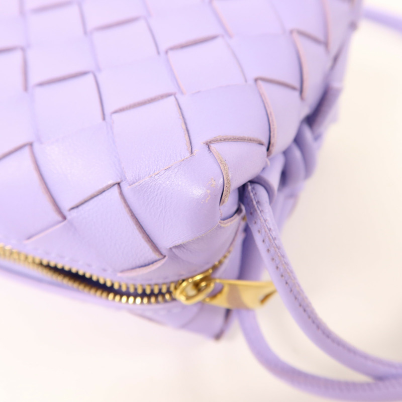 BOTTEGA VENETA 羊皮皮革Mini Loop金扣肩背袋-13