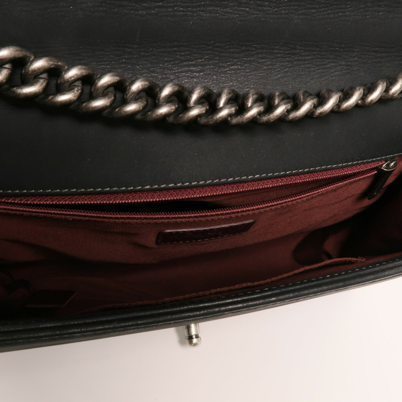 CHANEL 牛皮皮革Boy 28銀扣鏈帶肩背袋-4