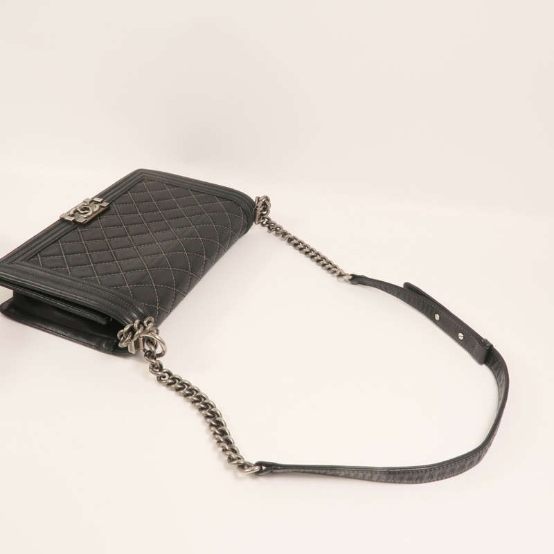 CHANEL 牛皮皮革Boy 28銀扣鏈帶肩背袋-7