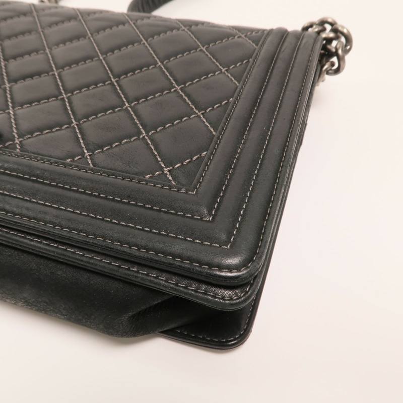 CHANEL 牛皮皮革Boy 28銀扣鏈帶肩背袋-12