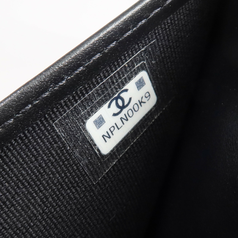 CHANEL 牛皮皮革Wallet金扣錢包-12