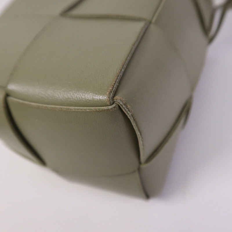 BOTTEGA VENETA 牛皮皮革Small Cassette Bucket Bag肩背袋-11