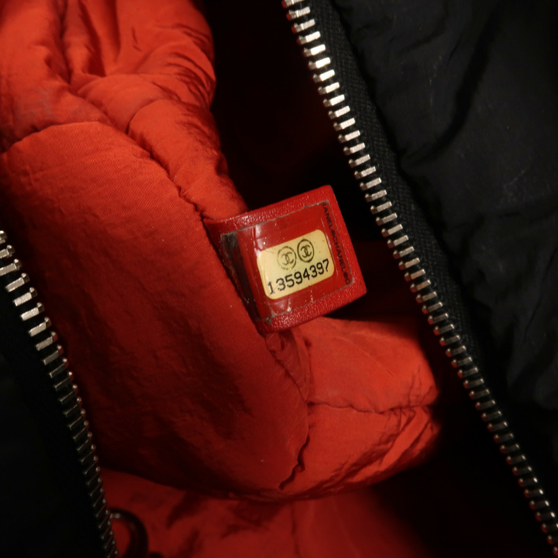 CHANEL 尼龍Coco Cocoon銀扣手挽袋-6