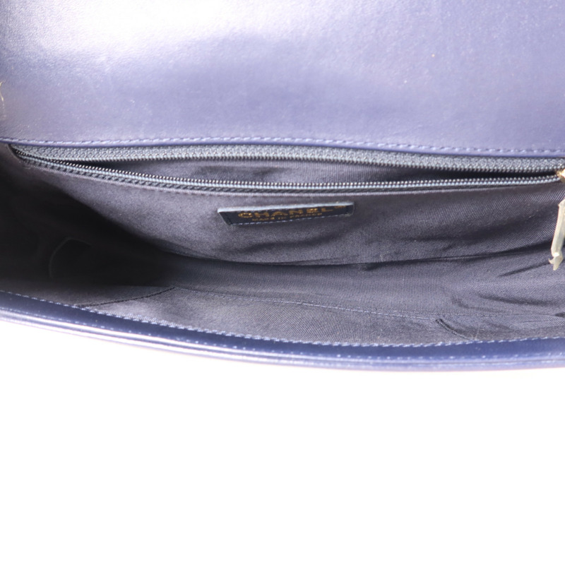 CHANEL 羊皮皮革Boy 28金扣鏈帶肩背袋-6