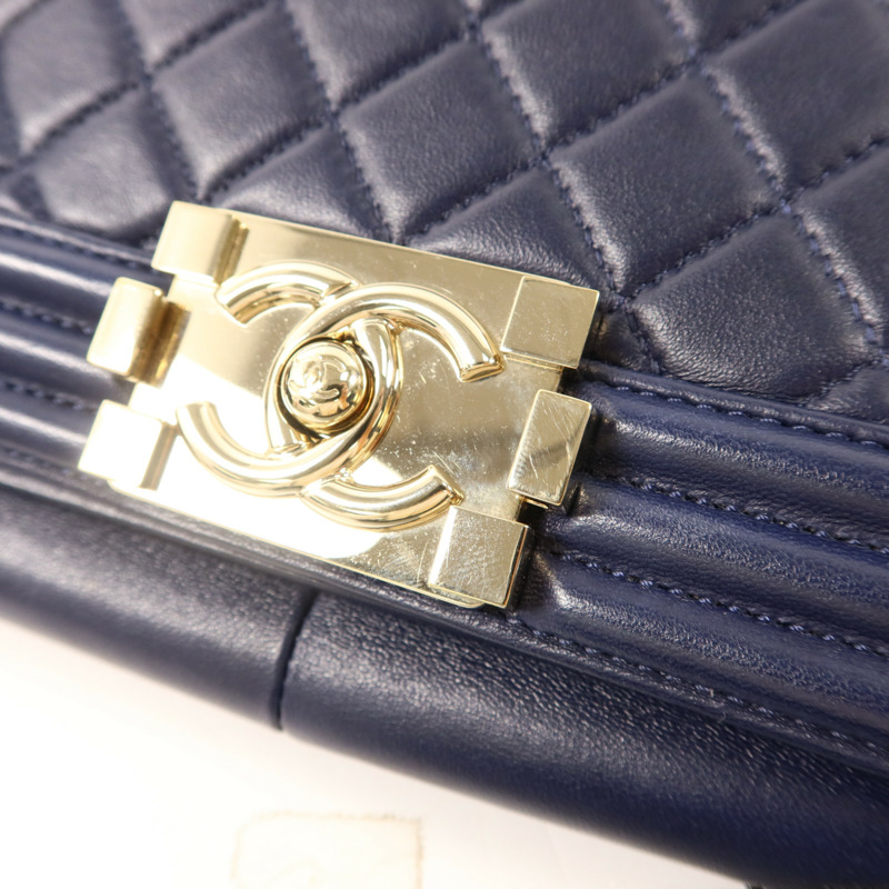 CHANEL 羊皮皮革Boy 28金扣鏈帶肩背袋-11