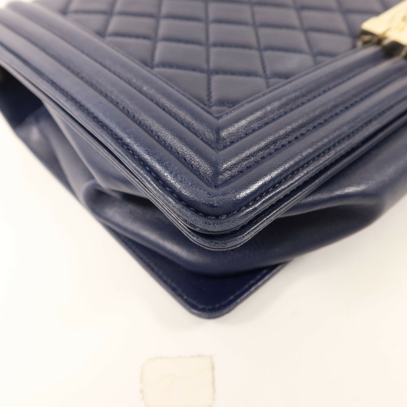 CHANEL 羊皮皮革Boy 28金扣鏈帶肩背袋-14