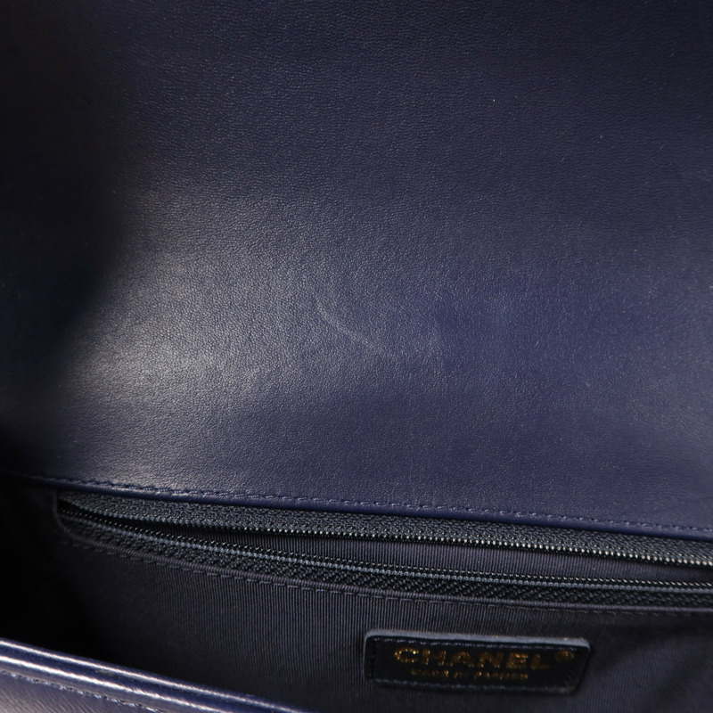 CHANEL 羊皮皮革Boy 28金扣鏈帶肩背袋-20