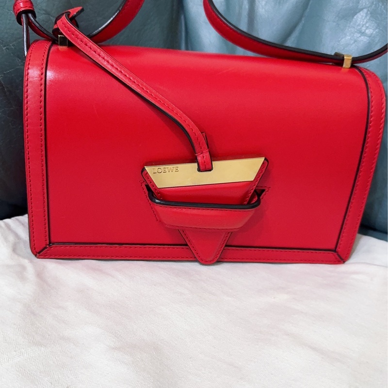 LOEWE Barcelona中號肩背包-15