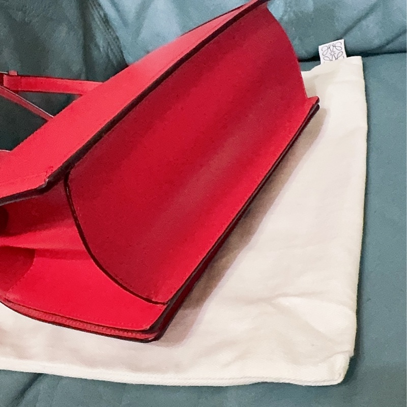 LOEWE Barcelona中號肩背包-18