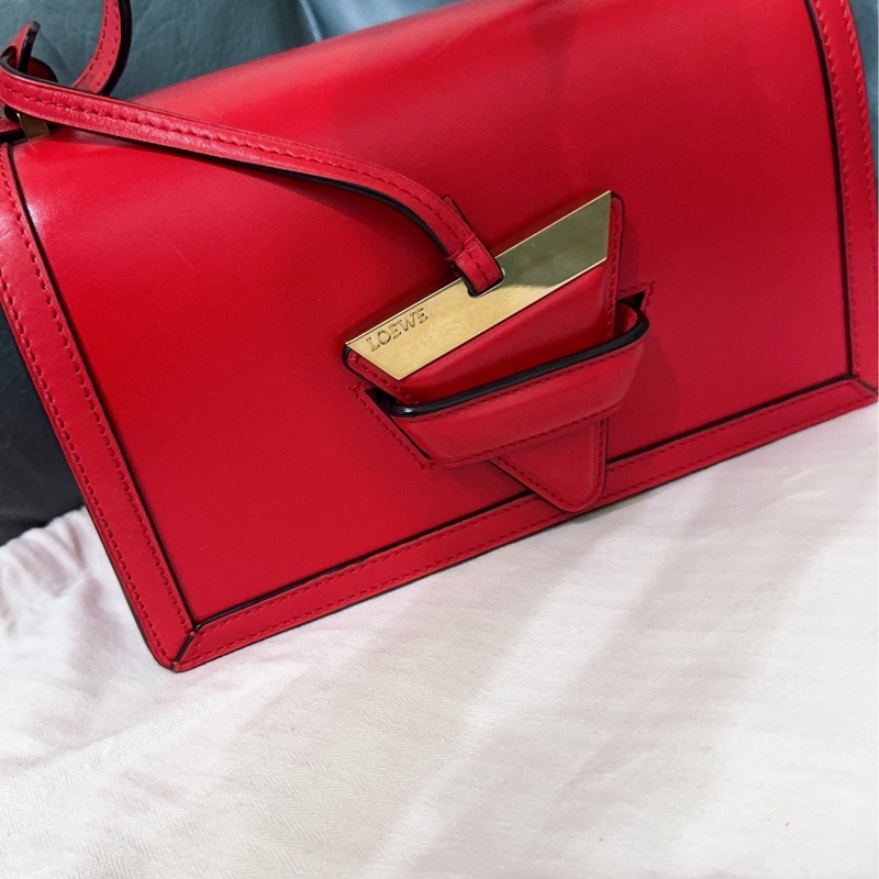 LOEWE Barcelona中號肩背包-59