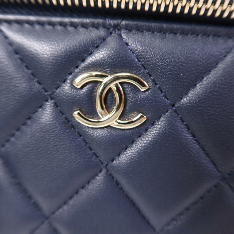 CHANEL 牛皮皮革Vanity Case銀扣鏈帶手挽肩背兩用袋-6