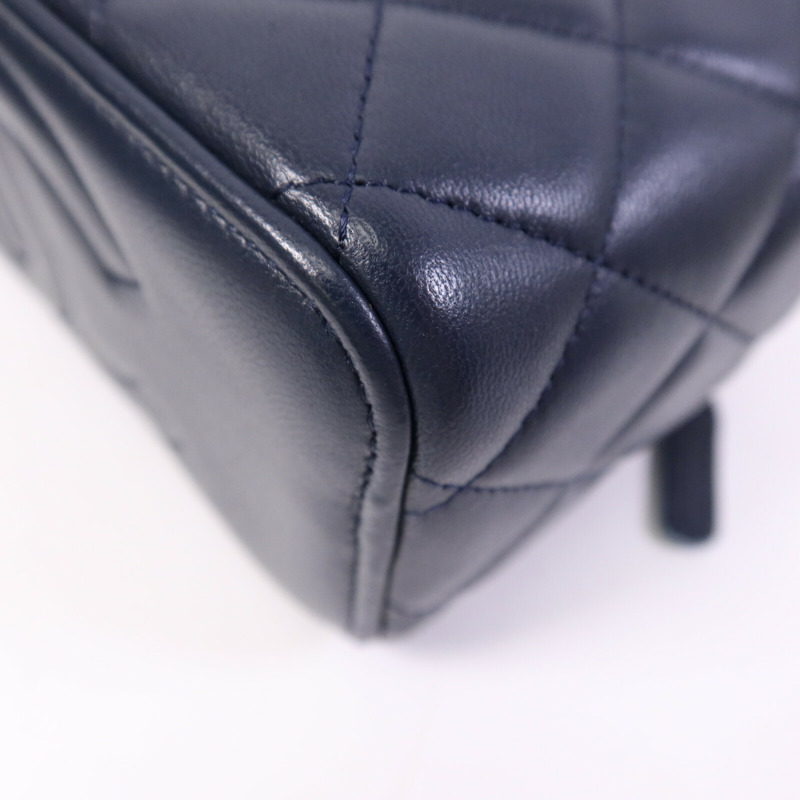 CHANEL 牛皮皮革Vanity Case銀扣鏈帶手挽肩背兩用袋-10