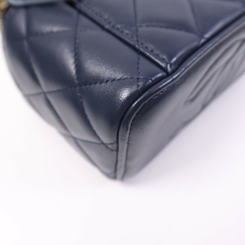 CHANEL 牛皮皮革Vanity Case銀扣鏈帶手挽肩背兩用袋-13