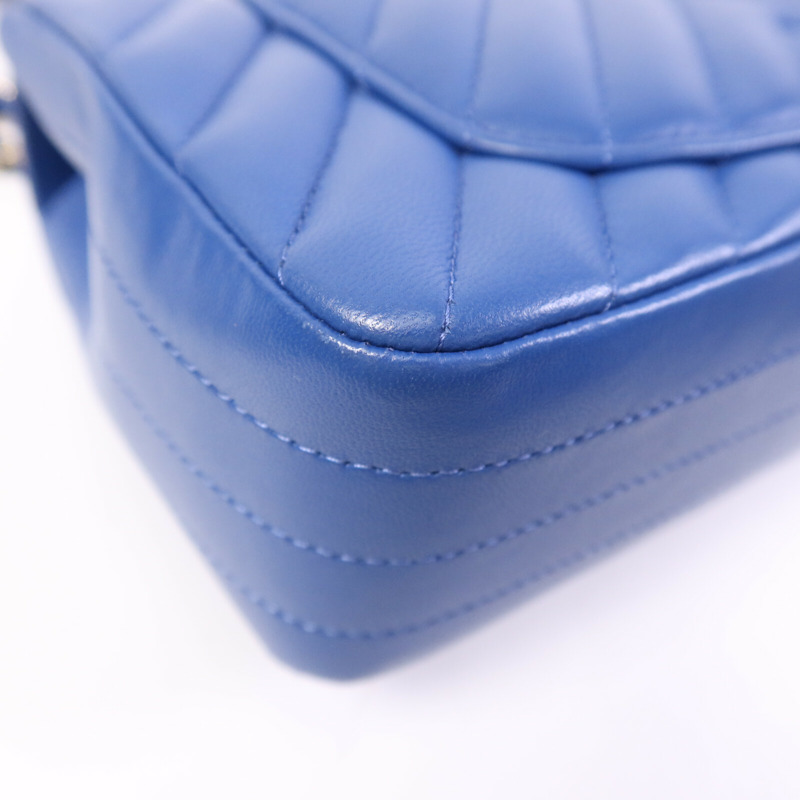 CHANEL 牛皮皮革Mini Classic 20銀扣鏈帶肩背袋-13