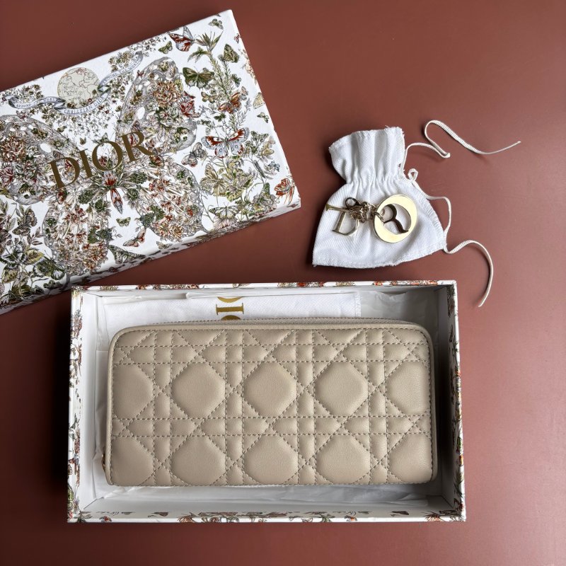 可拆吊飾 ::Christian Dior:: Voyageur 奶灰色ㄇ型 拉鍊長夾-0