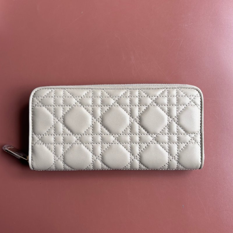 可拆吊飾 ::Christian Dior:: Voyageur 奶灰色ㄇ型 拉鍊長夾-1