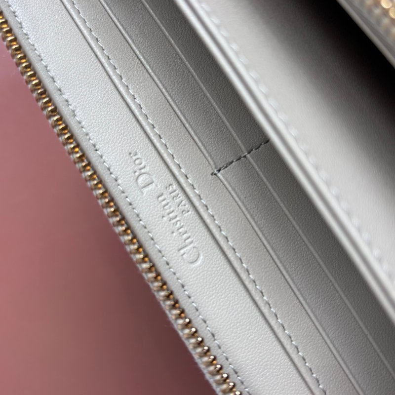 可拆吊飾 ::Christian Dior:: Voyageur 奶灰色ㄇ型 拉鍊長夾-12