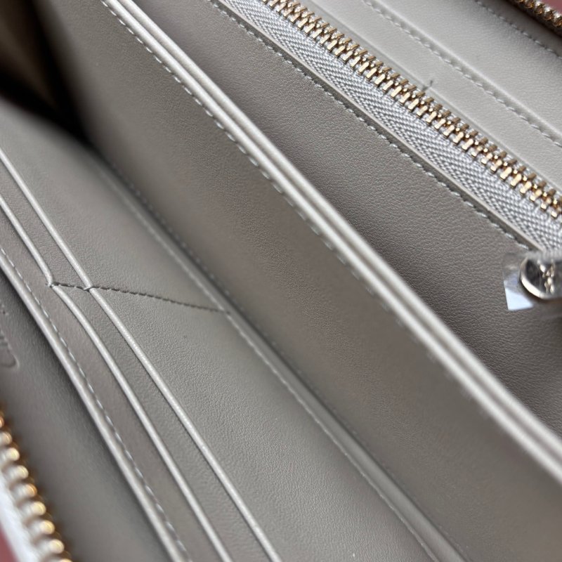 可拆吊飾 ::Christian Dior:: Voyageur 奶灰色ㄇ型 拉鍊長夾-13