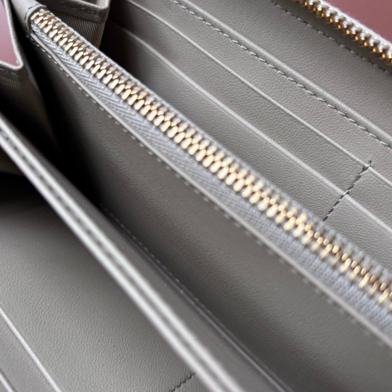 可拆吊飾 ::Christian Dior:: Voyageur 奶灰色ㄇ型 拉鍊長夾-15