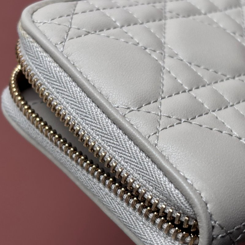 可拆吊飾 ::Christian Dior:: Voyageur 奶灰色ㄇ型 拉鍊長夾-26