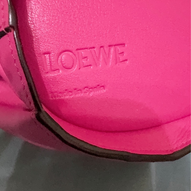 全新LOEWE 經典Elephant 斜背小包-33
