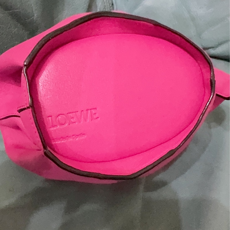 全新LOEWE 經典Elephant 斜背小包-38