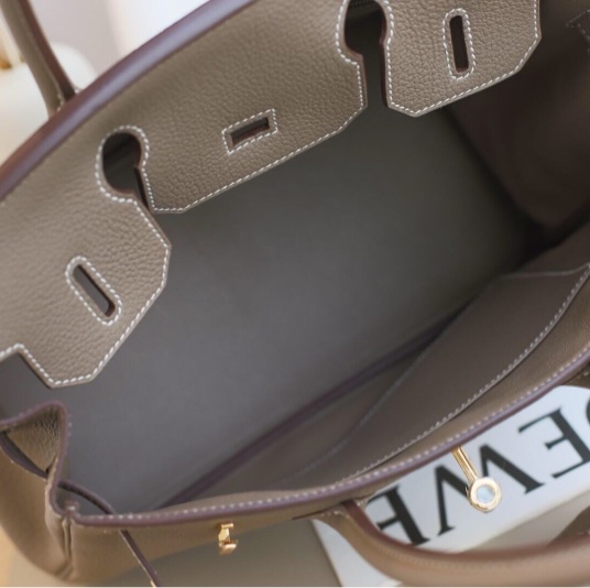 品牌:Hermès 款式:Birkin 30 K刻 TOGO皮 顏色:大象灰 五金:金扣 附件:票據、防塵袋、鎖匙、說明書、中溯證書、配盒 尺寸:30×22×16cm 票據日期:2025年4月-8