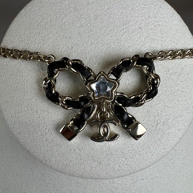 CHANEL A25/B 蝴蝶結皮穿鍊項鍊-1
