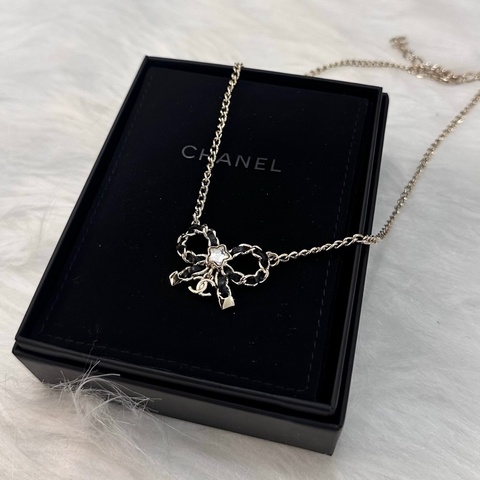 CHANEL A25/B 蝴蝶結皮穿鍊項鍊