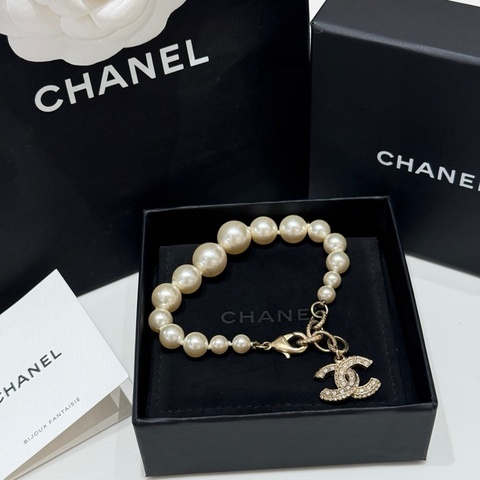 Chanel香奈兒 經典雙C吊墜珍珠手鍊～