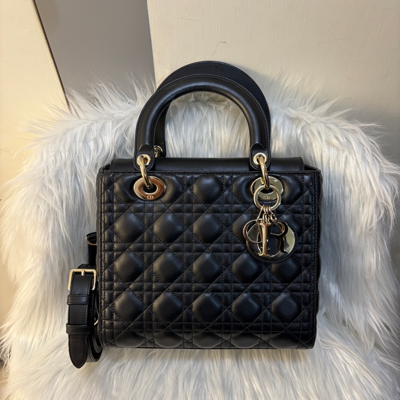 Dior Ladydior黑中號黛妃包-0
