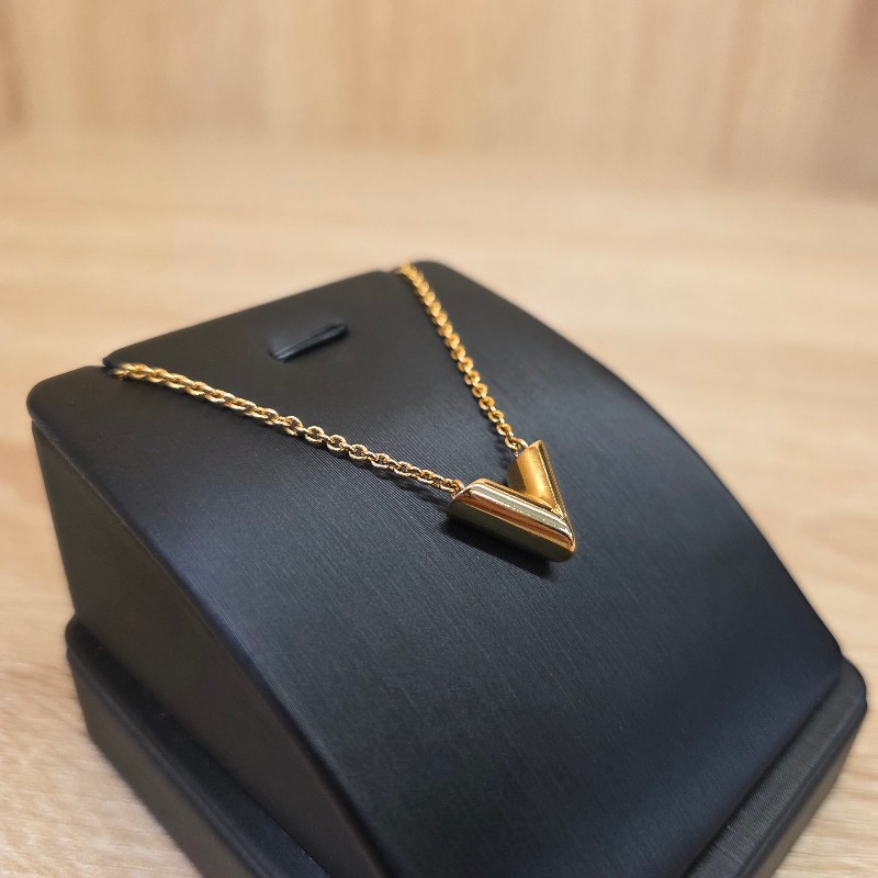 [甜價出🥰] LV金色Essential V字項鍊-1