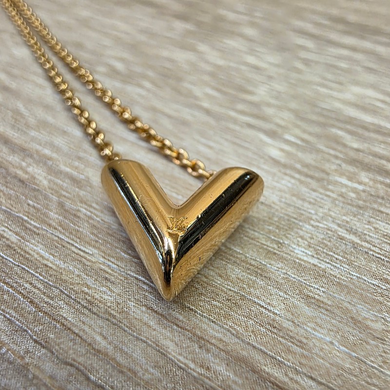 [甜價出🥰] LV金色Essential V字項鍊-11