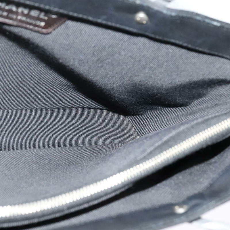 【日本直送】香奈兒 Choco Bar 手提包,黑色皮革,銀色雙C標誌,正品編號 126757A-17