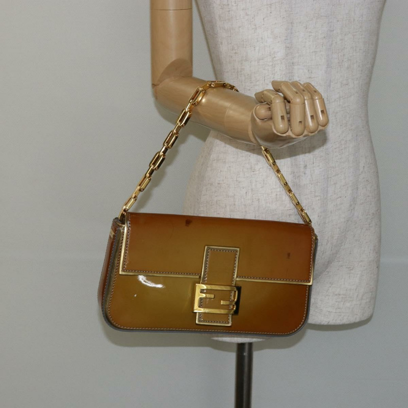 【日本直送】FENDI Mamma Baguette 鏈條單肩包 漆皮 灰色 金色 正品 144385A-26
