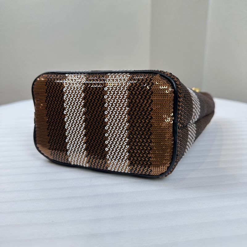 全新有Tag Burberry 格紋閃片金扣鏈條單肩包-5