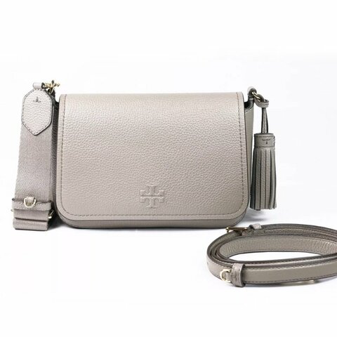 【TORY BURCH】荔枝皮革翻蓋流蘇斜背包-灰(背帶兩款可替換)
