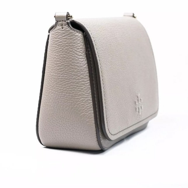 【TORY BURCH】荔枝皮革翻蓋流蘇斜背包-灰(背帶兩款可替換)-3