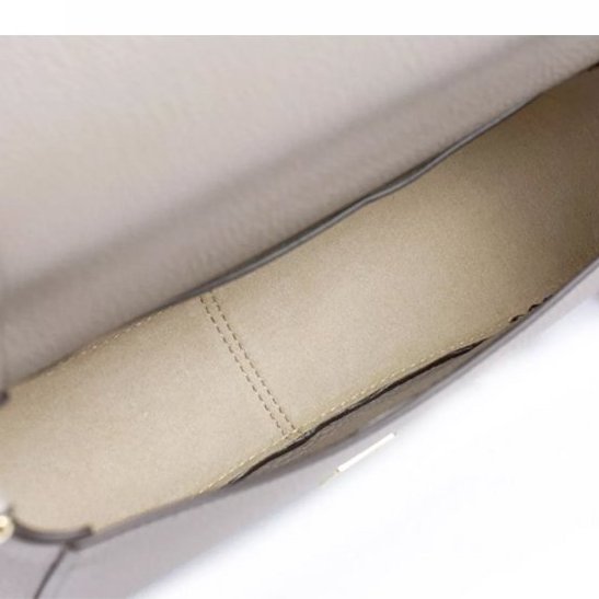 【TORY BURCH】荔枝皮革翻蓋流蘇斜背包-灰(背帶兩款可替換)-4