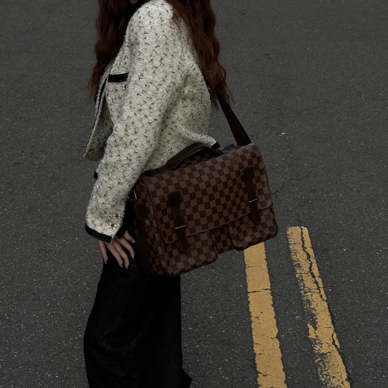 【極新🎁】 LV Damier 棋盤格 郭富城包 郵差包 (專櫃11.7萬)-21