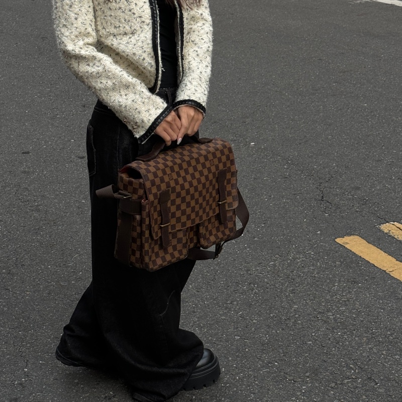 【極新🎁】 LV Damier 棋盤格 郭富城包 郵差包 (專櫃11.7萬)-24