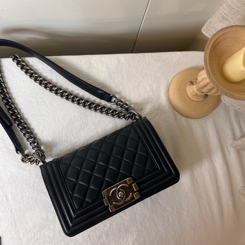 ෆ Chanel boy20黑銀牛皮-3