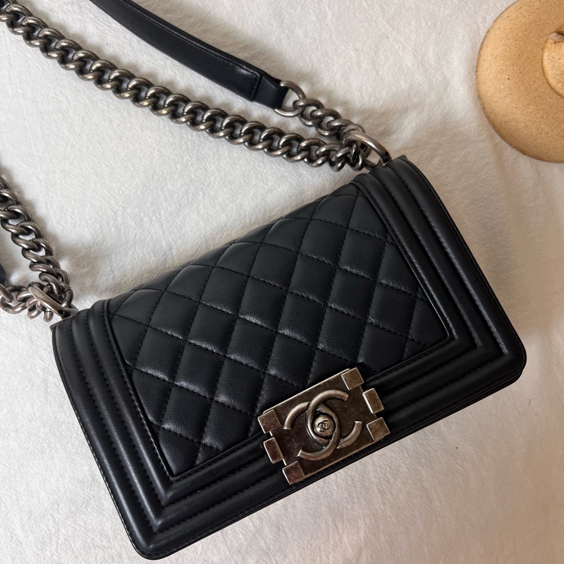 ෆ Chanel boy20黑銀牛皮-4