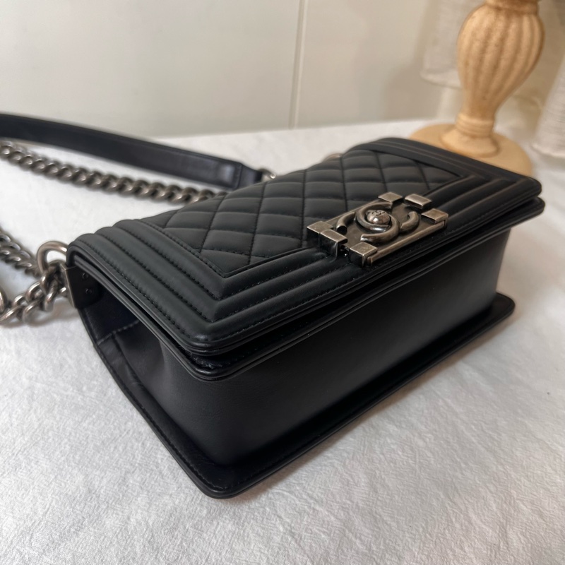 ෆ Chanel boy20黑銀牛皮-5