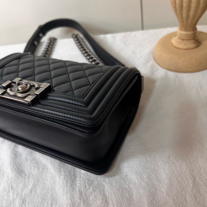 ෆ Chanel boy20黑銀牛皮-6