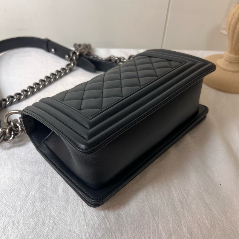 ෆ Chanel boy20黑銀牛皮-7