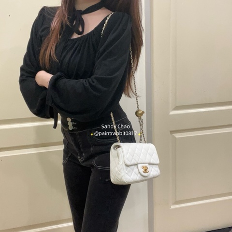 ෆ Chanel 白色金球方胖
