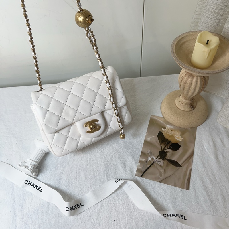 ෆ Chanel 白色金球方胖-3
