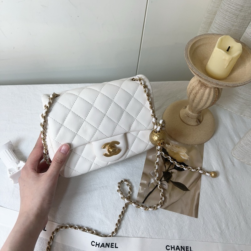 ෆ Chanel 白色金球方胖-4